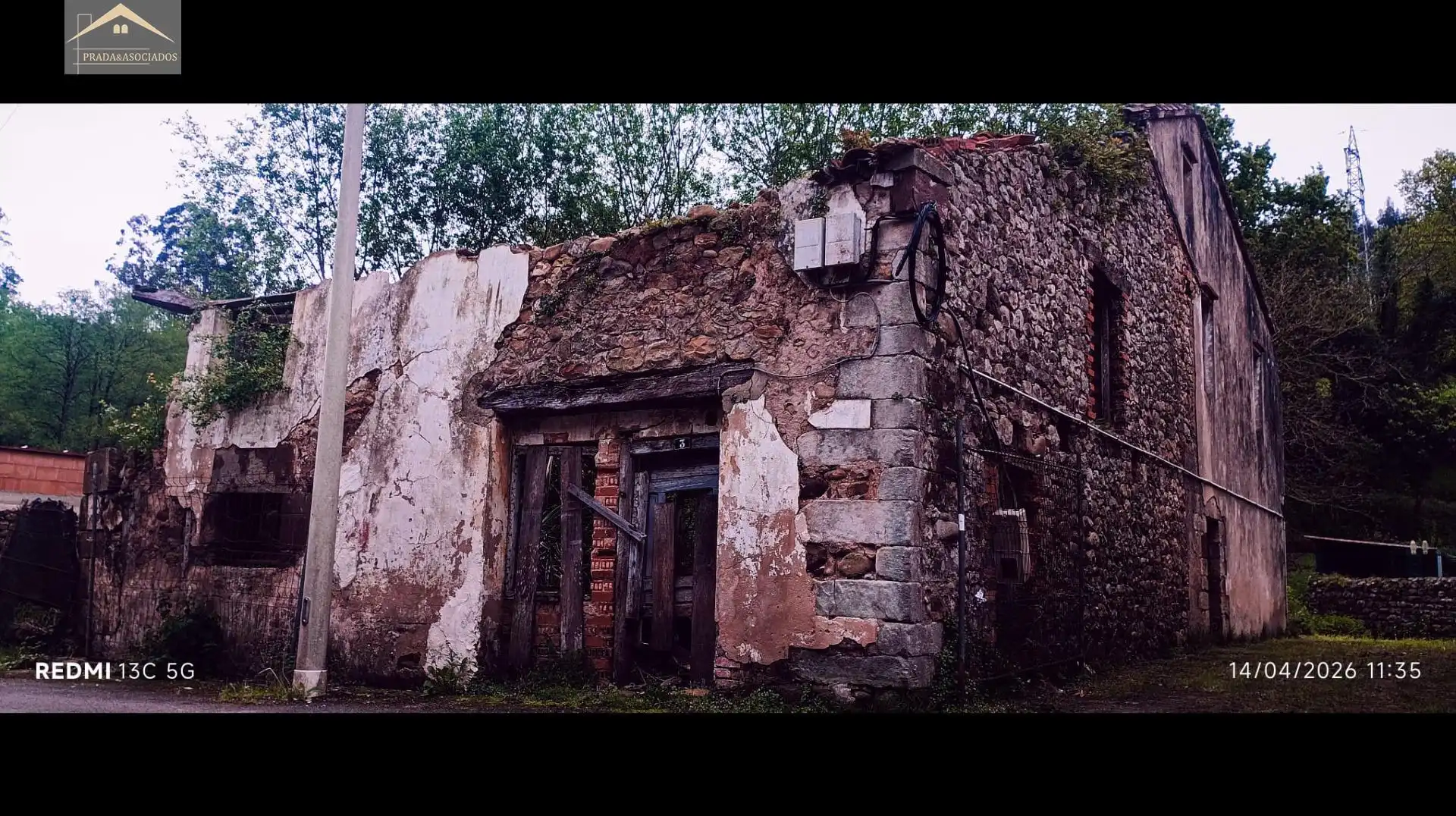Vista exterior de Casa o xalet en venda en Reocín amb Jardí privat