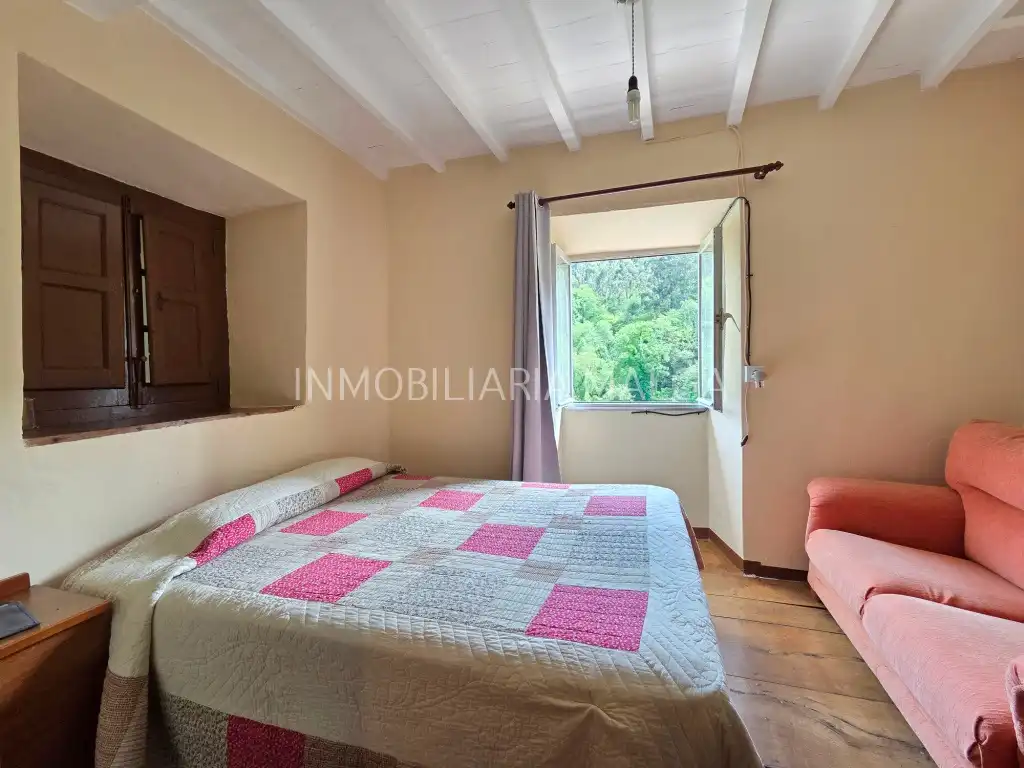 Dormitori de Casa o xalet en venda en Colunga amb Parquet, Traster i Moblat