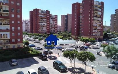 Vista exterior de Pis en venda en Montequinto amb Aire condicionat, Terrassa i Piscina