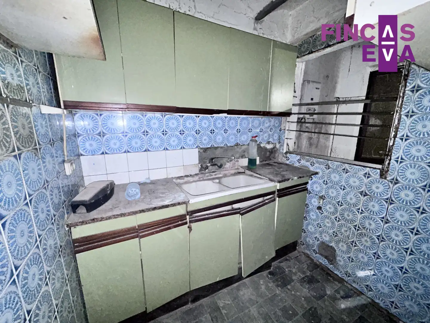 Kitchen of Flat for sale in L'Hospitalet de Llobregat