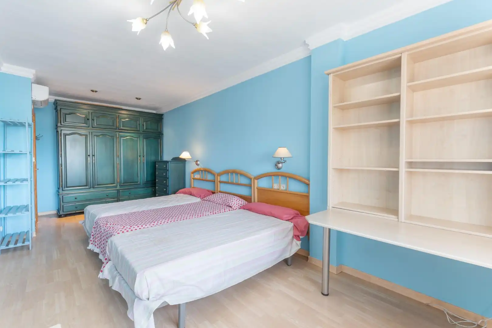 Dormitori de Casa o xalet en venda en Las Gabias amb Piscina comunitària