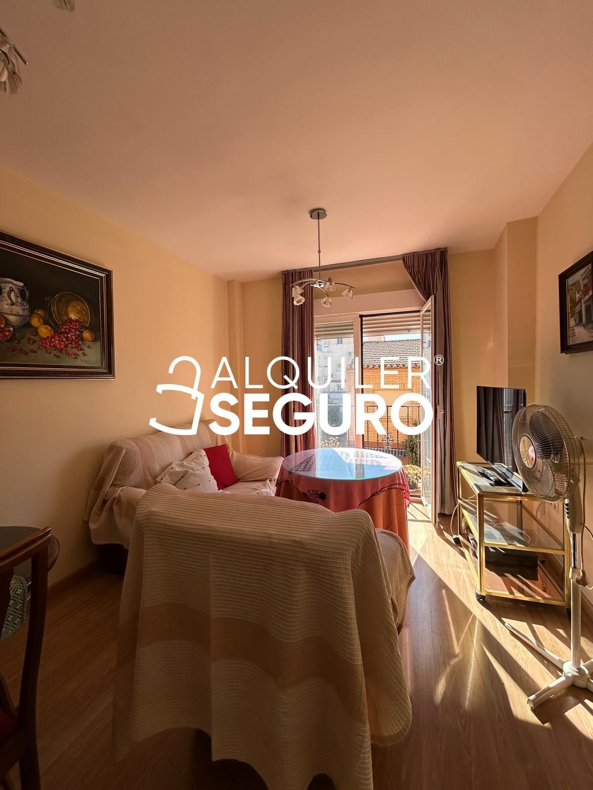 Sala de estar de Piso de alquiler en Churriana de la Vega con Calefacción y Amueblado