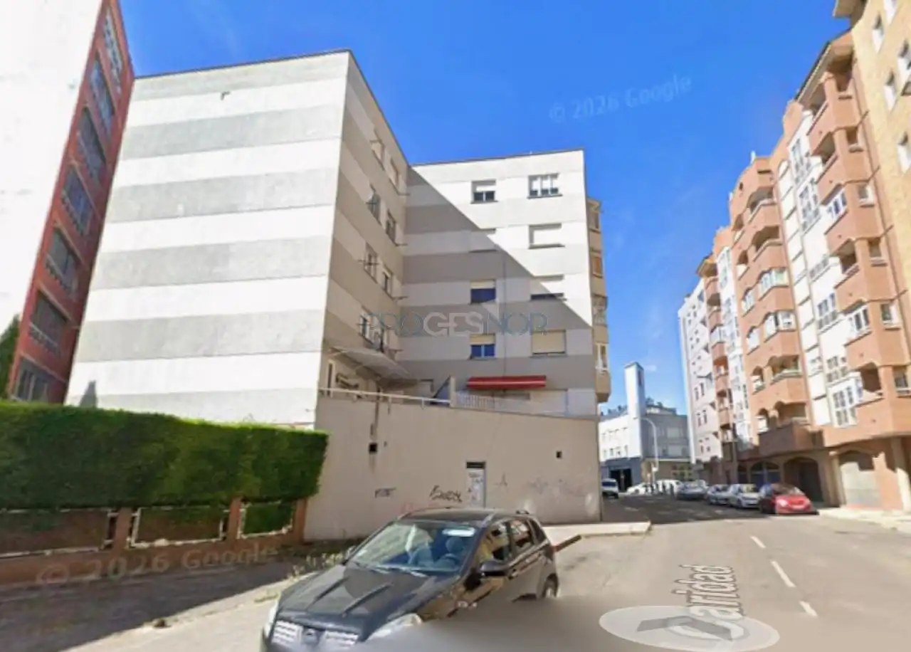 Vista exterior de Piso en venta en León Capital  con Calefacción, Terraza y Amueblado