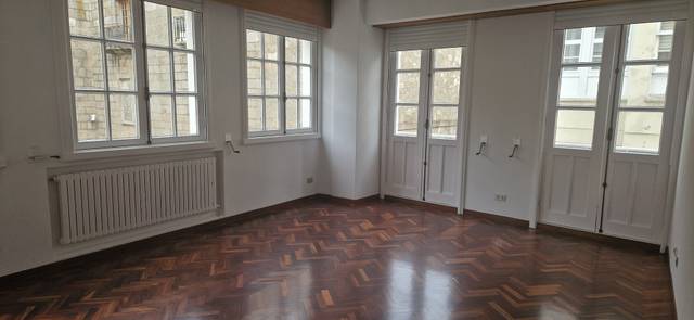 Piso en Alquiler en Praza Santo Domingo en Ciudad Vieja