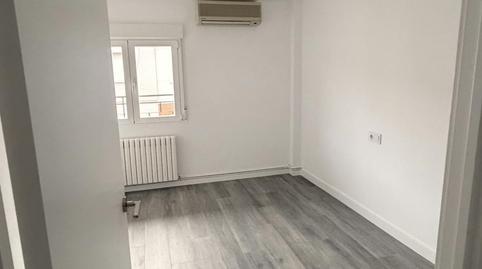 Photo 3 of Flat to rent in C. de Vidal de Canellas, Ciudad Jardín - Parque Roma, Zaragoza