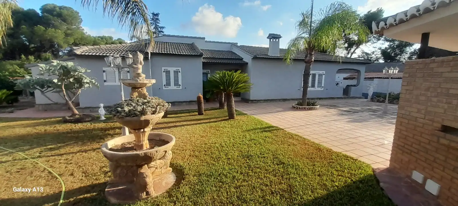 Vista exterior de Casa o xalet en venda en Paterna amb Aire condicionat, Calefacció i Jardí privat