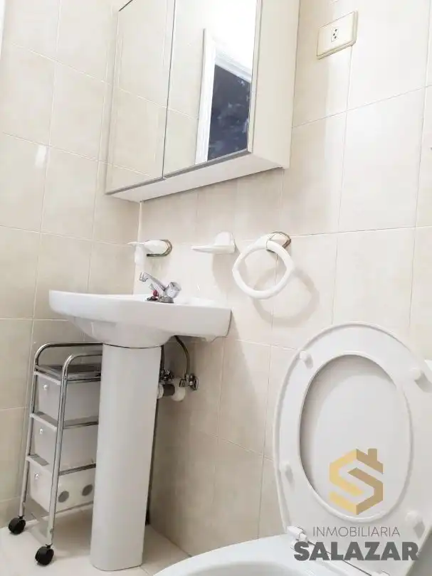 Baño de Piso de alquiler en Bilbao  con Calefacción y Balcón