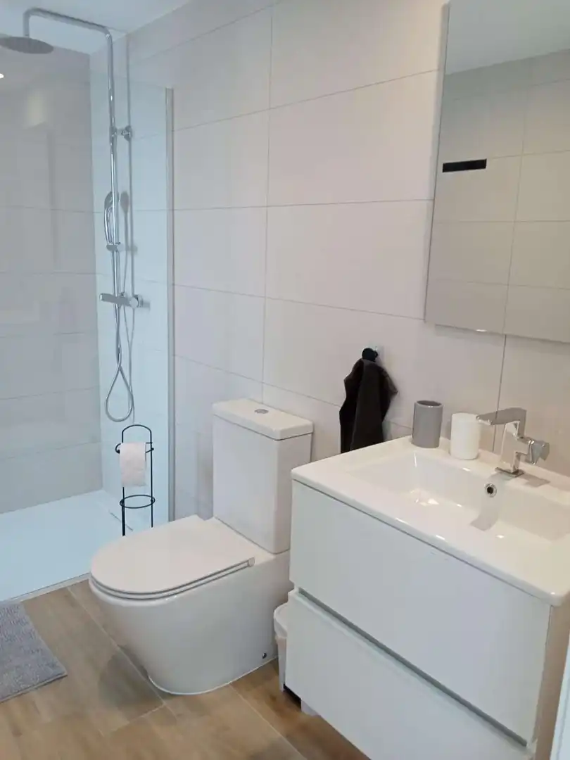 Bany de Apartament en venda en Torrevieja amb Aire condicionat, Calefacció i Terrassa