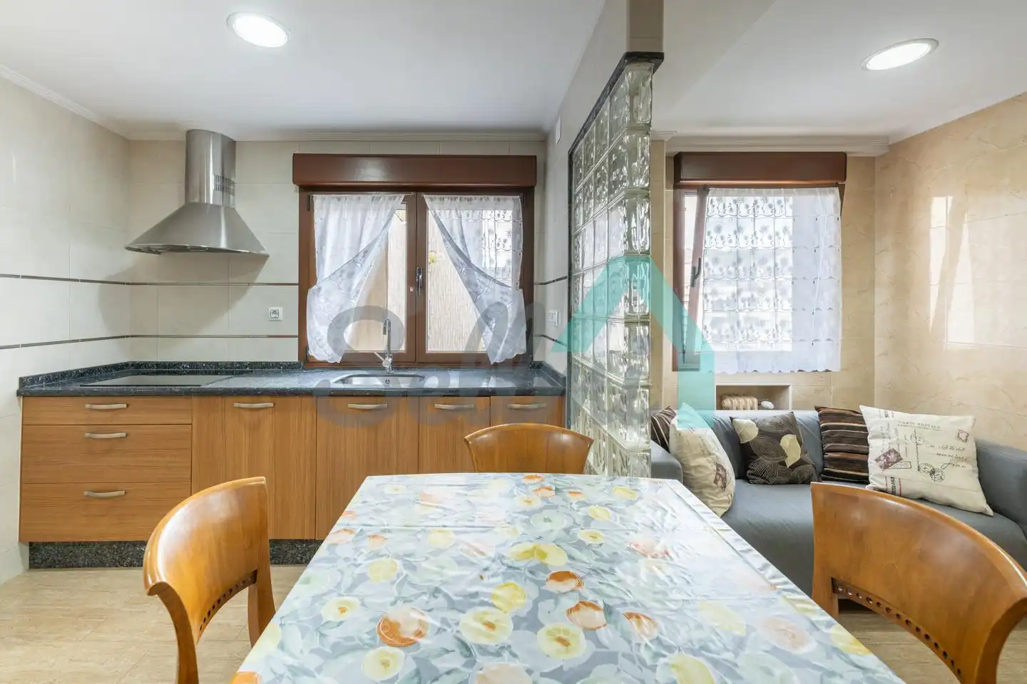 Cuina de Pis per a compartir en Oviedo  amb Calefacció, Parquet i Terrassa