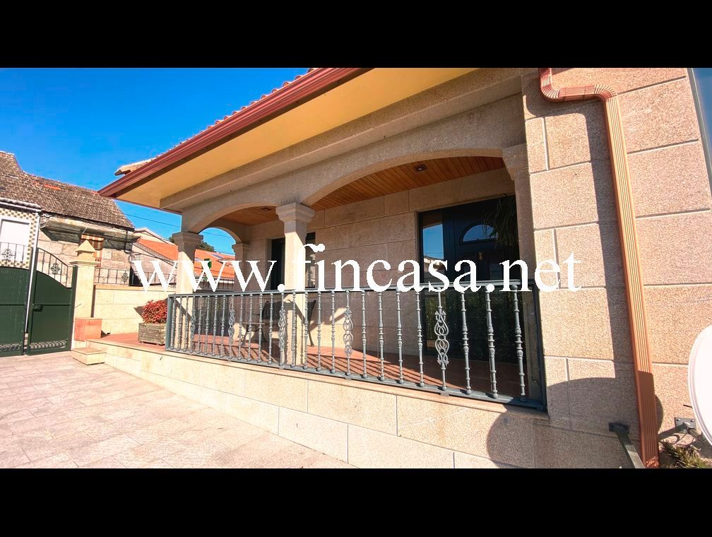Exterior view of House or chalet for sale in Vigo   with Private garden, Parquet flooring and Terrace