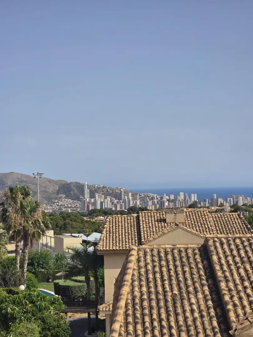 Vista exterior de Casa o xalet en venda en La Nucia amb Aire condicionat i Internet