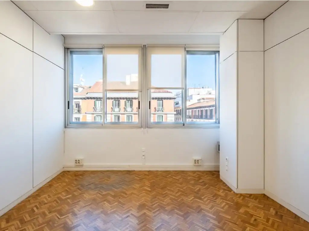 Schlafzimmer von Büro zur Miete in Madrid