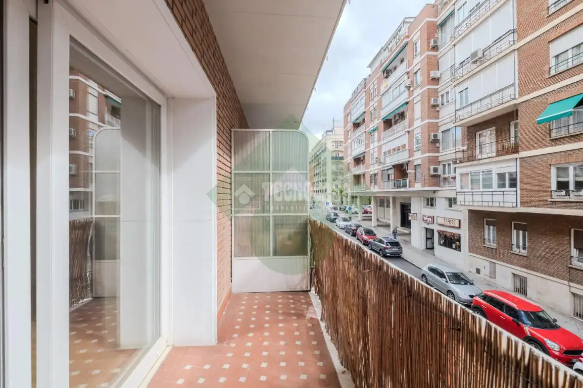 Vista exterior de Piso de alquiler en Madrid con Aire acondicionado