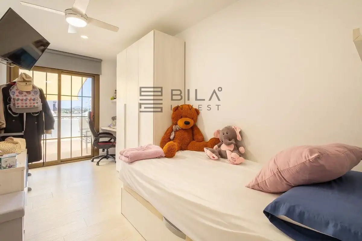 Habitación de Dúplex en venta en Fuengirola con Aire acondicionado, Terraza y Piscina
