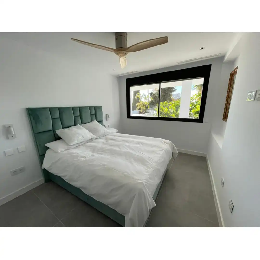 Casa o xalet de lloguer a RAMON J SENDER-LA CAMPANA, 5, Las Brisas