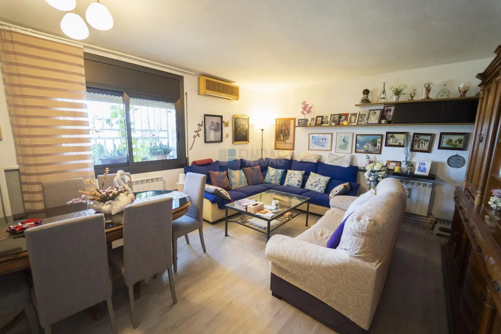 Sala de estar de Piso en venta en Cerdanyola del Vallès con Aire acondicionado, Calefacción y Parquet