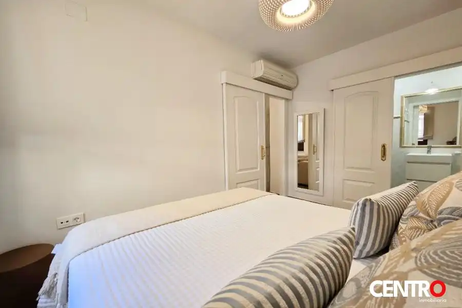 Dormitori de Apartament de lloguer en Granada amb Aire condicionat