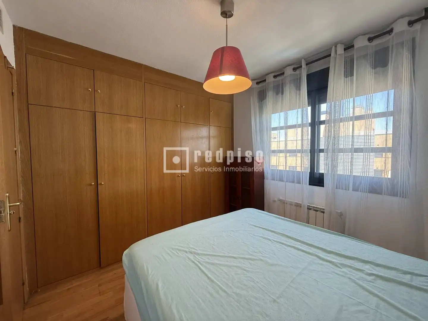 Habitación de Ático de alquiler en Madrid con Aire acondicionado, Calefacción y Jardín privado