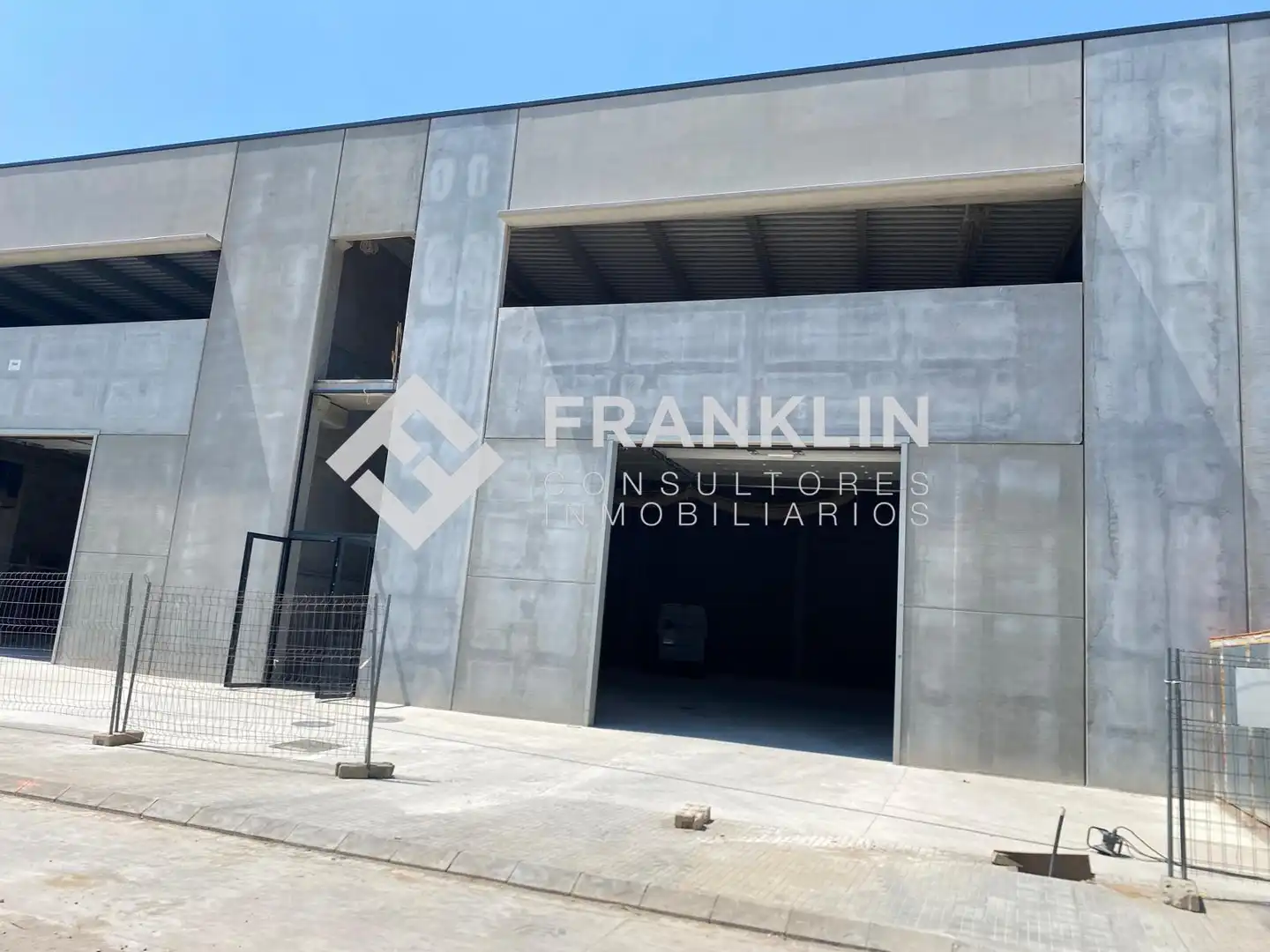 Außenansicht von Fabrikhallen zur Miete in La Garriga