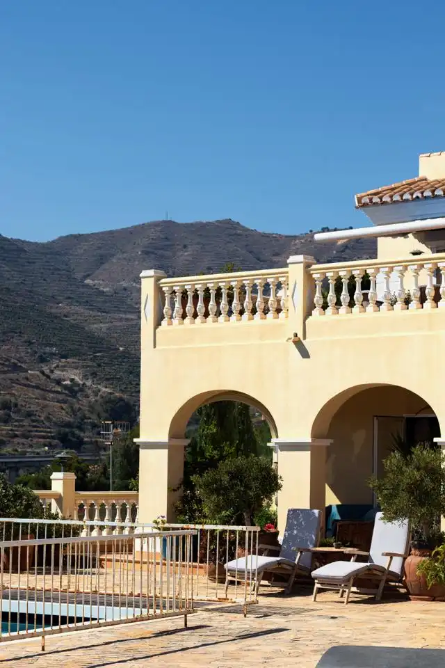 Außenansicht von Haus oder Chalet zum Verkauf in Almuñécar mit Klimaanlage, Privatgarten und Terrasse