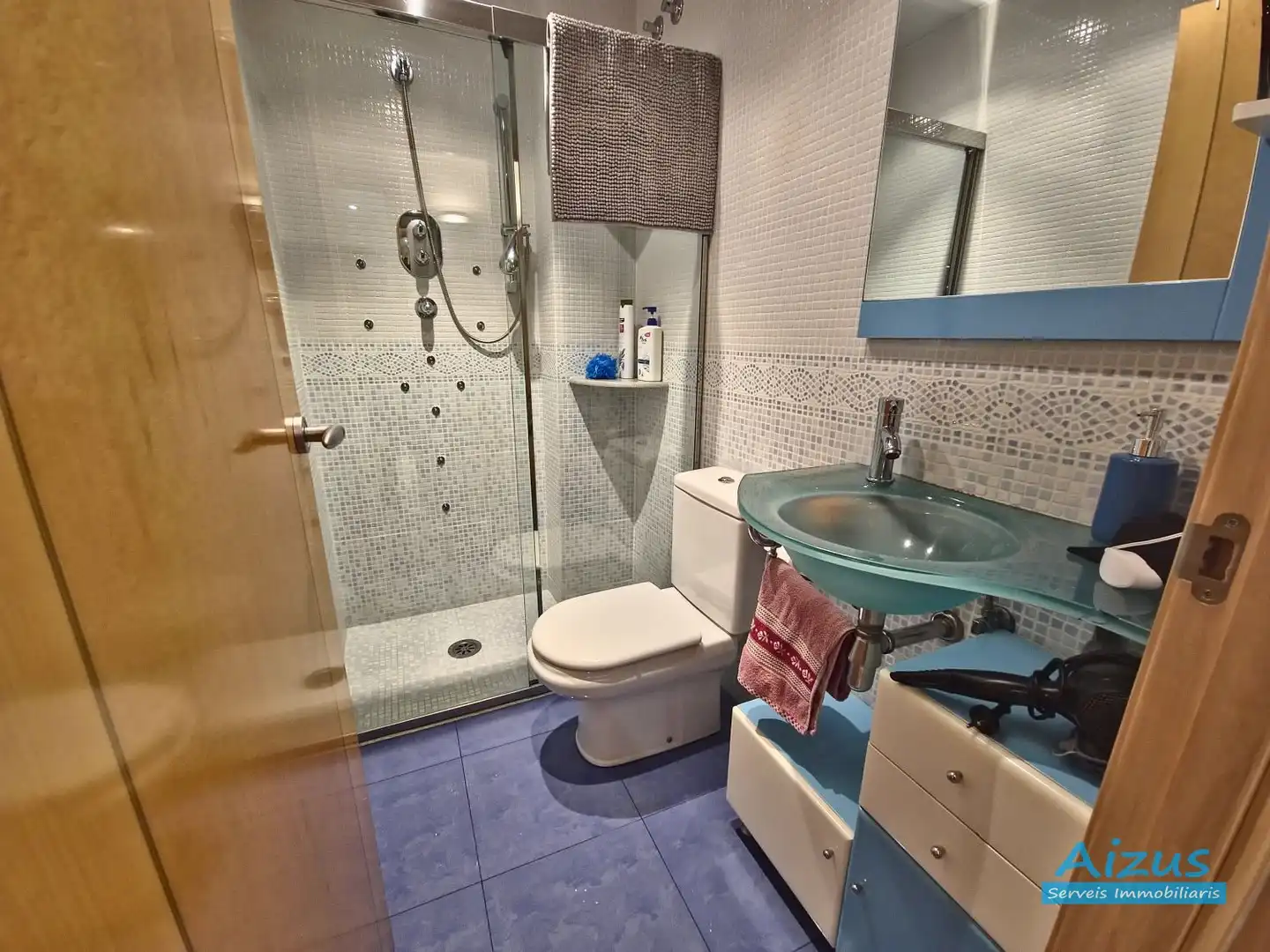 Baño de Piso en venta en Ripollet con Calefacción, Trastero y Horno