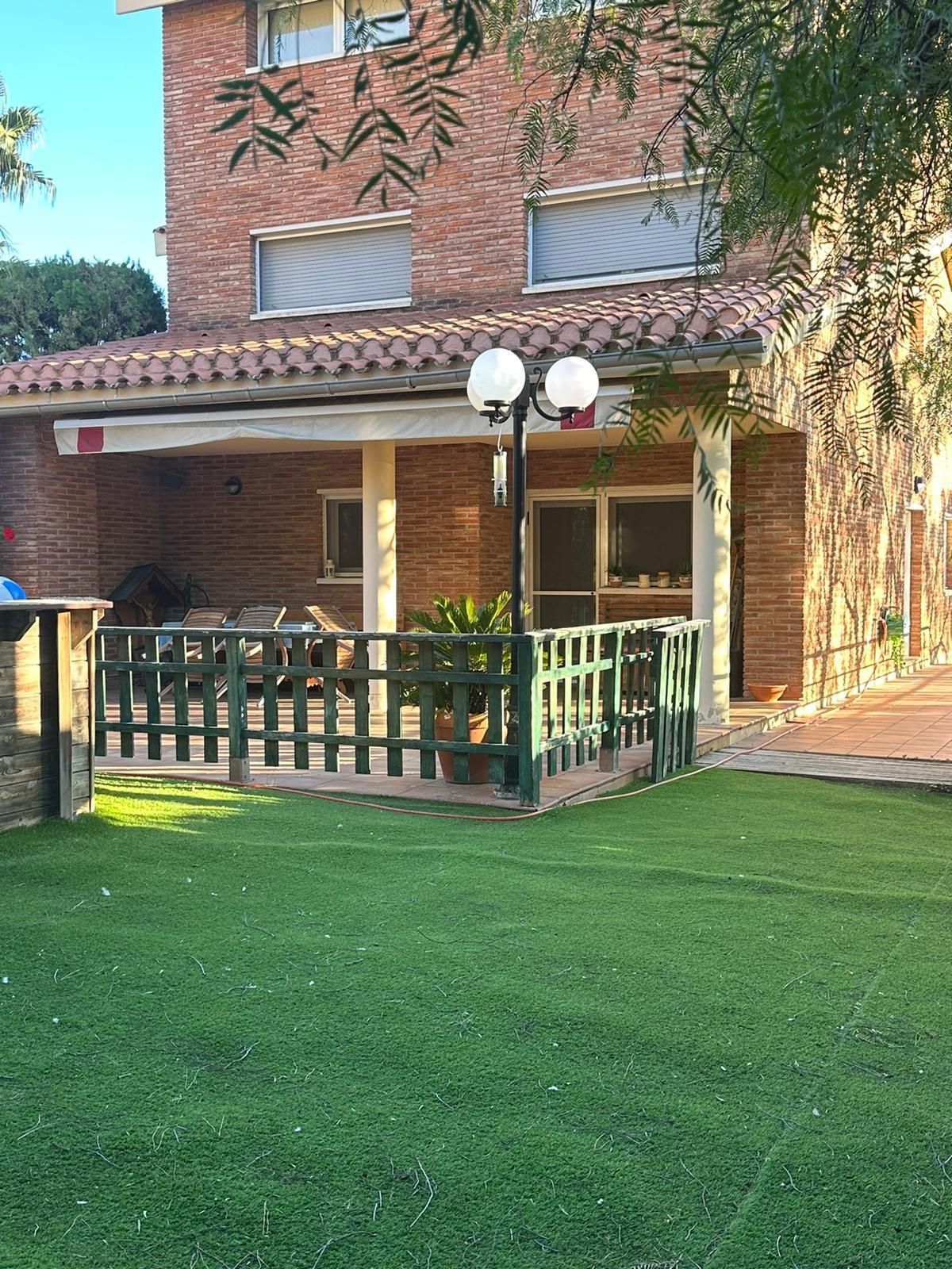 Terrassa de Casa o xalet en venda en Castelldefels amb Aire condicionat, Calefacció i Jardí privat