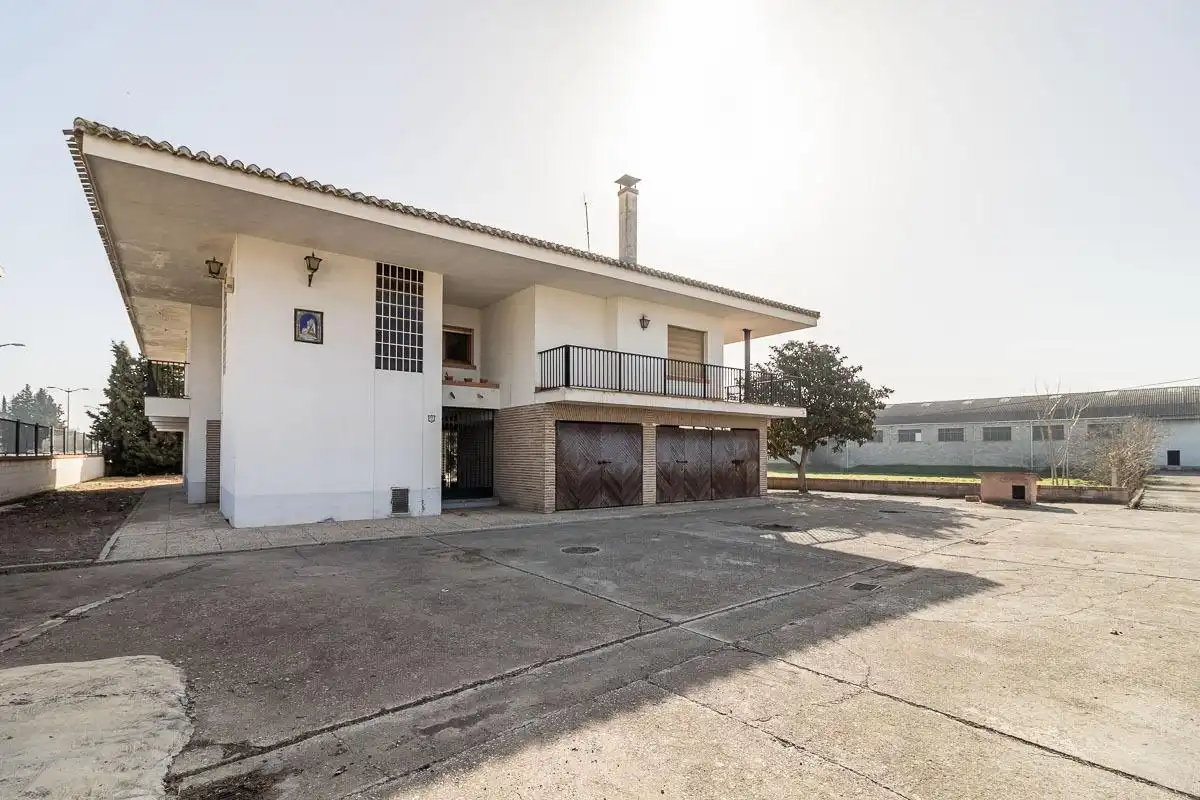 Vista exterior de Finca rústica en venda en Santa Fe amb Calefacció, Jardí privat i Terrassa