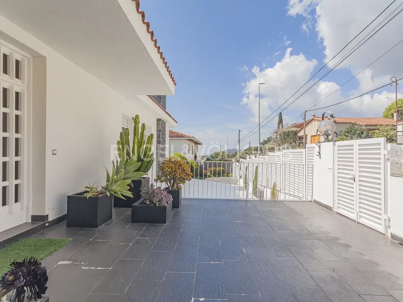 Vista exterior de Casa o xalet en venda en Mataró amb Aire condicionat, Calefacció i Jardí privat