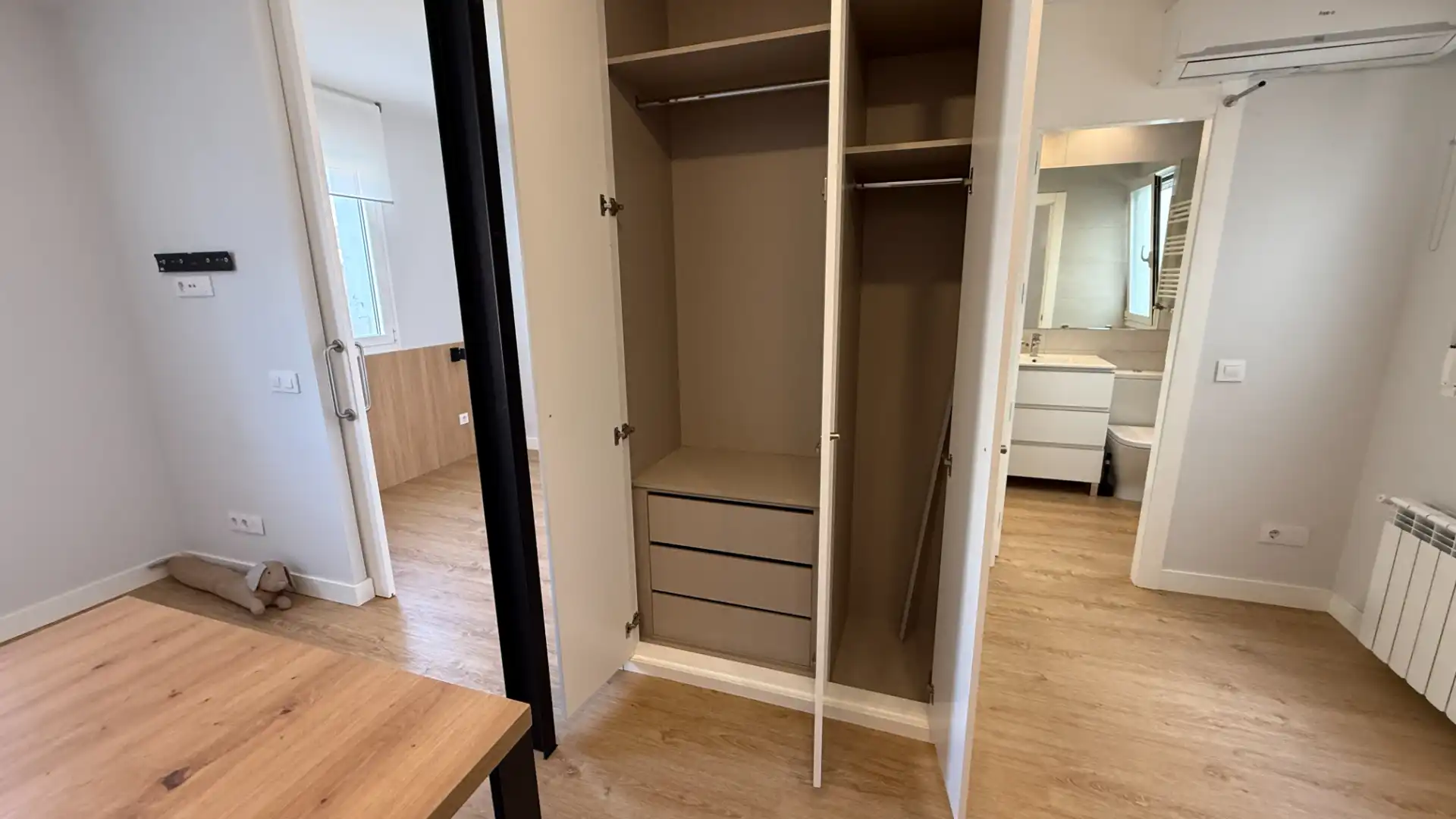 Dormitori de Apartament de lloguer en Madrid amb Aire condicionat, Calefacció i Forn