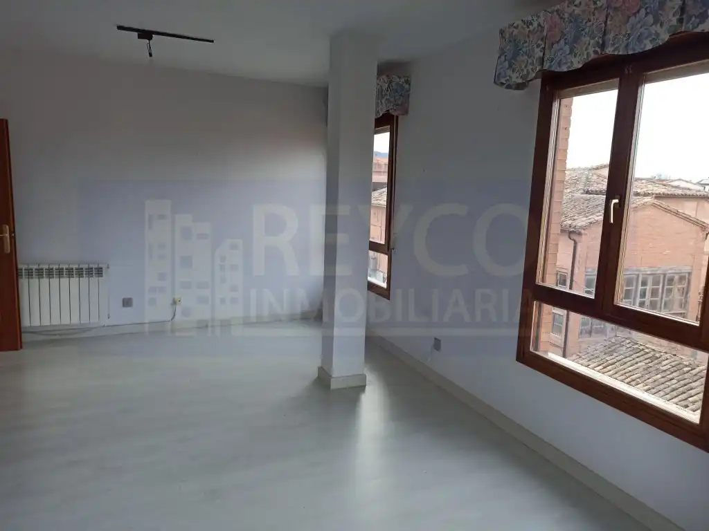 Bedroom of Flat for sale in Badarán