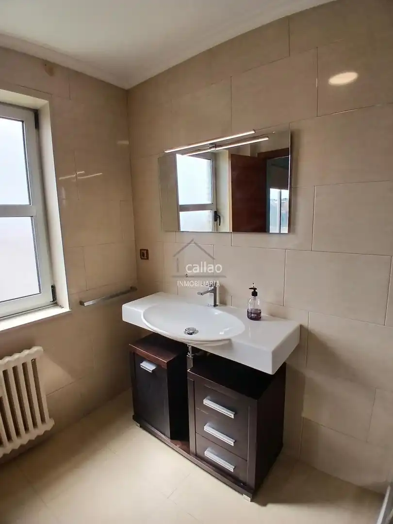 Baño de Piso de alquiler en Ferrol con Calefacción, Parquet y Trastero