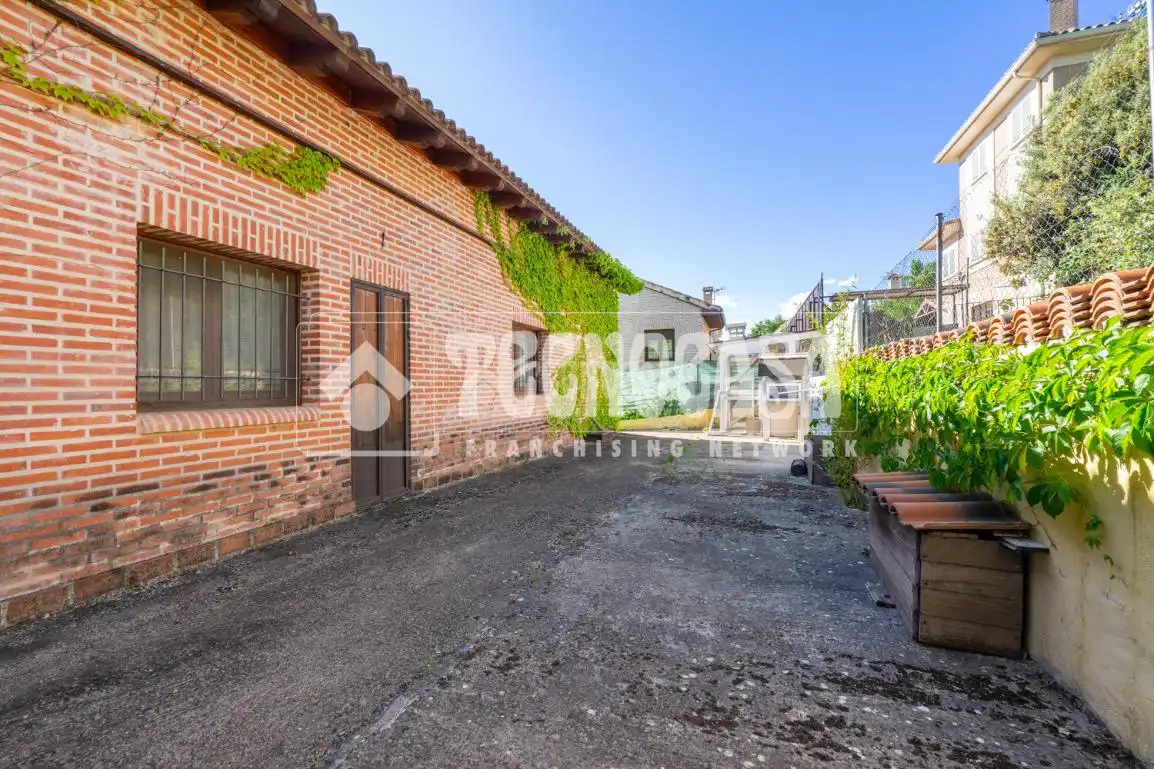 Vista exterior de Casa o chalet en venta en Guadalix de la Sierra con Calefacción, Jardín privado y Terraza