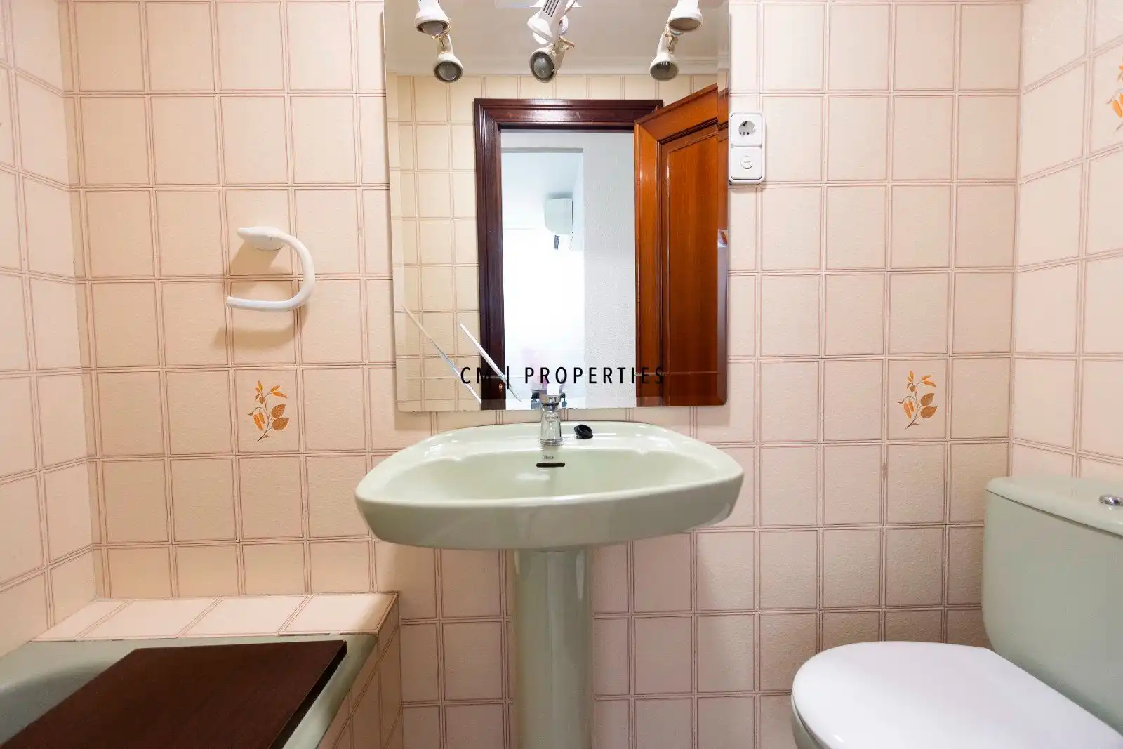Badezimmer von Wohnung zum Verkauf in Valencia mit Klimaanlage, Heizung und Parkett