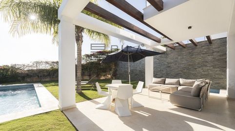 Foto 4 de Casa adosada en venta en Residencial Greenhills, Calahonda, Mijas
