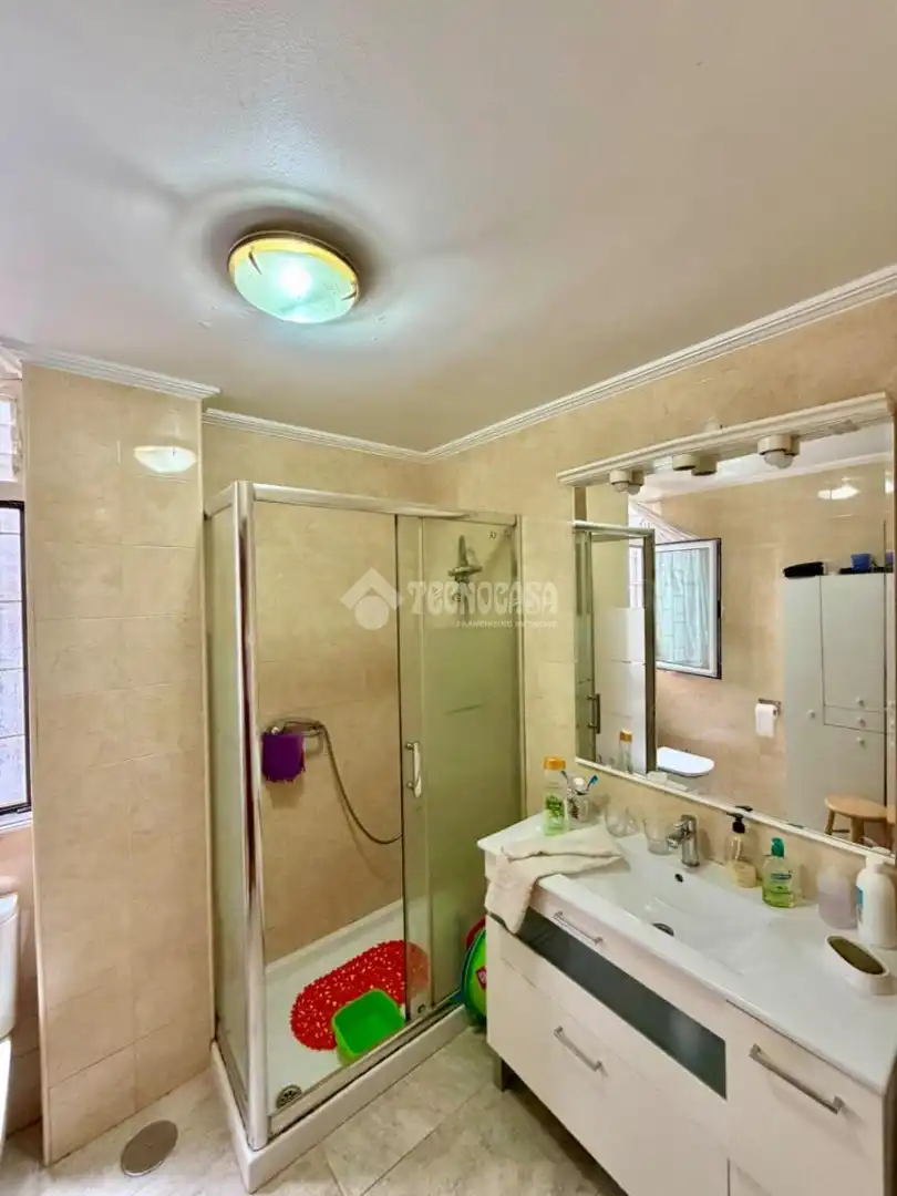 Badezimmer von Wohnung zum Verkauf in Santander