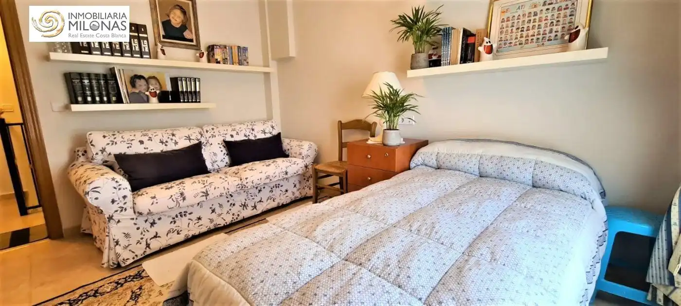 Dormitori de Casa o xalet en venda en L'Alfàs del Pi amb Aire condicionat, Calefacció i Jardí privat