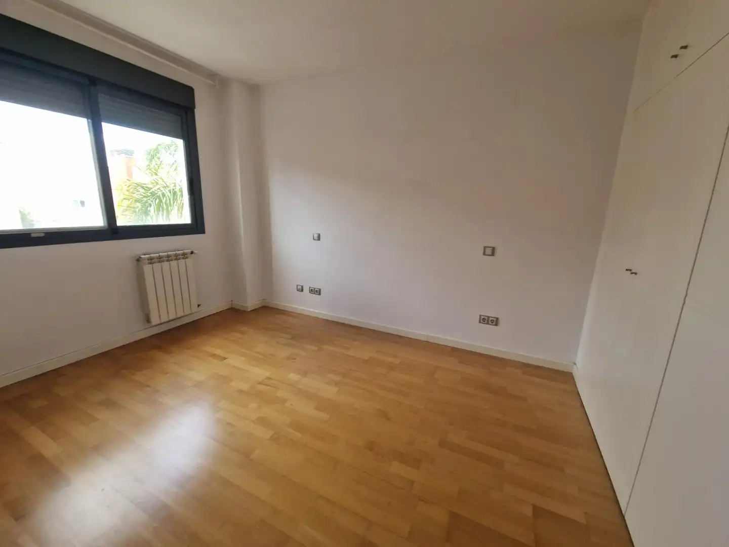 Dormitori de Casa adosada en venda en La Pobla de Vallbona amb Aire condicionat, Calefacció i Jardí privat