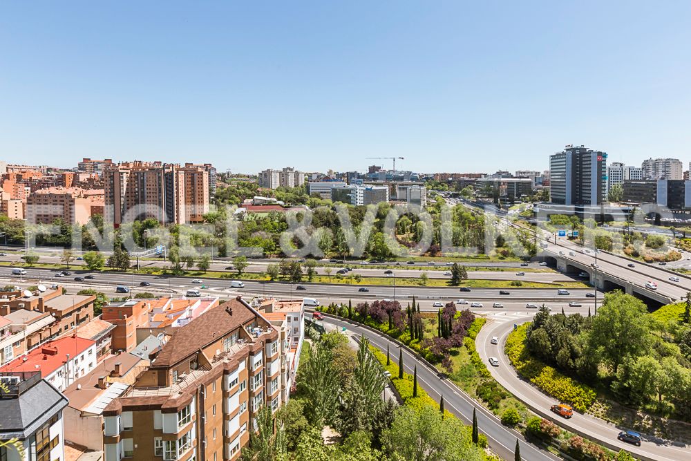Vista exterior de Apartament en venda en  Madrid Capital amb Aire condicionat, Calefacció i Terrassa