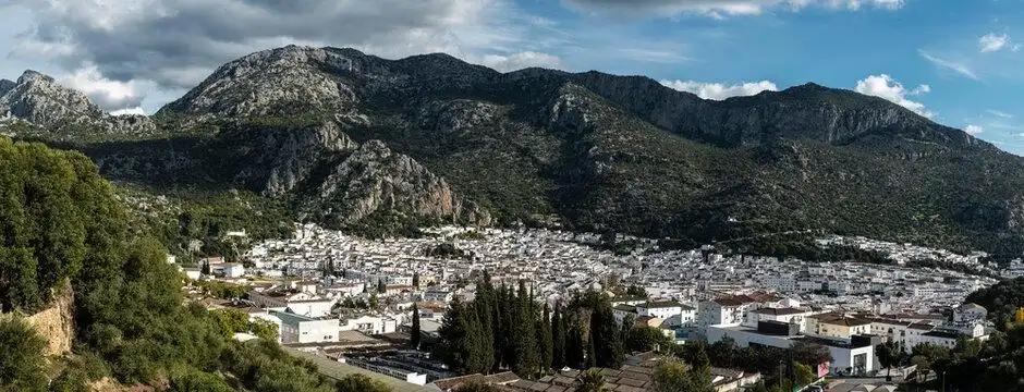Vista exterior de Casa o xalet en venda en Ubrique amb Traster i Balcó