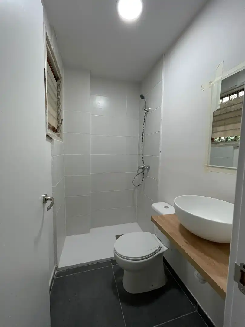 Bathroom of Commercial properties for sale in Barcelona  with Heating and Furnished