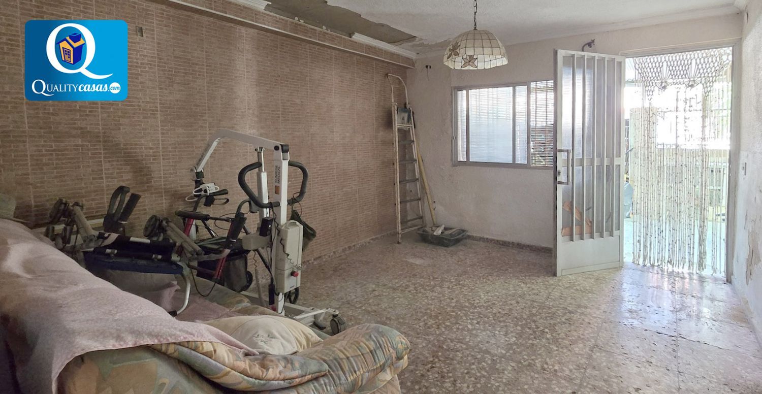House or chalet for sale in Alicante / Alacant  with Air Conditioner and Terrace