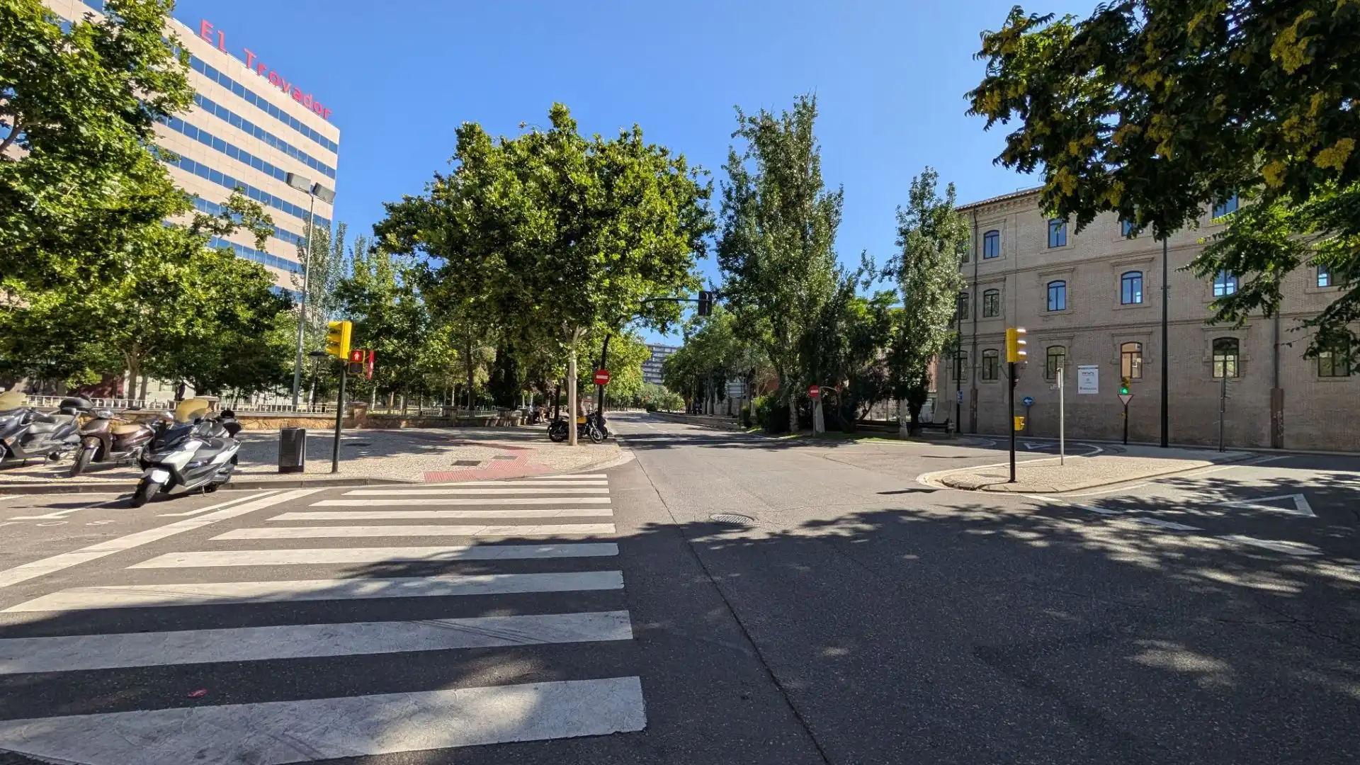 Exterior view of Commercial properties for rent in Zaragoza