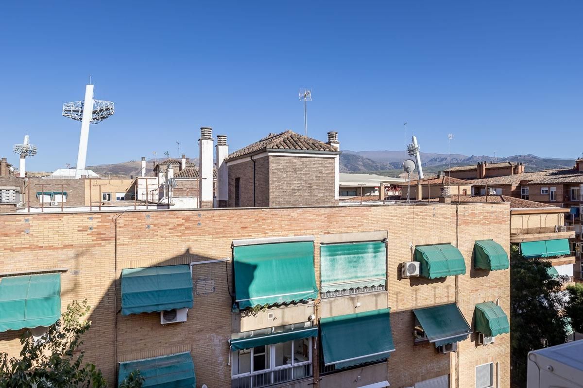 Exterior view of Flat for sale in  Granada Capital  with Heating and Balcony