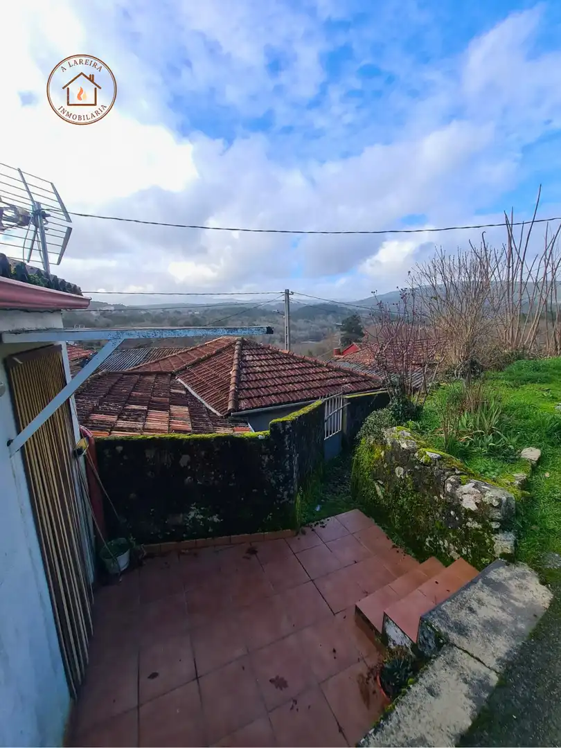Vista exterior de Casa adosada en venta en Lobios con Terraza, Trastero y Amueblado
