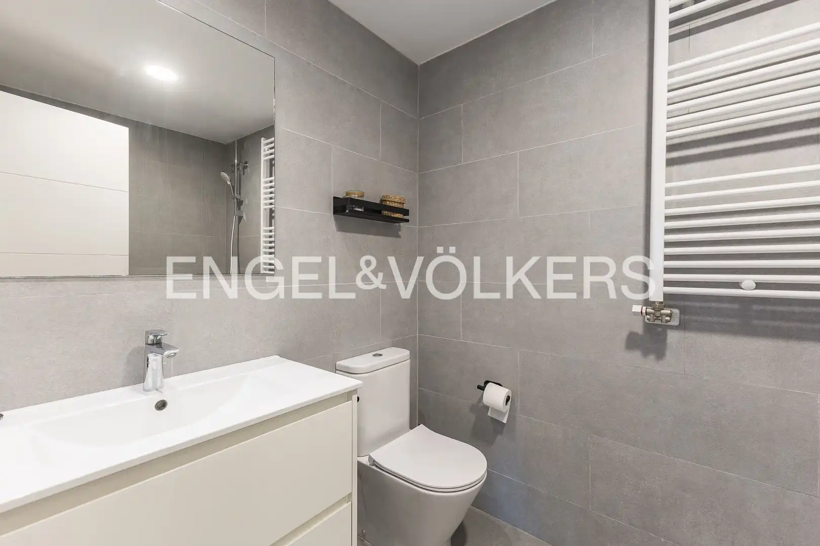 Bathroom of Flat for sale in Sant Joan Despí  with Air Conditioner, Heating and Parquet flooring