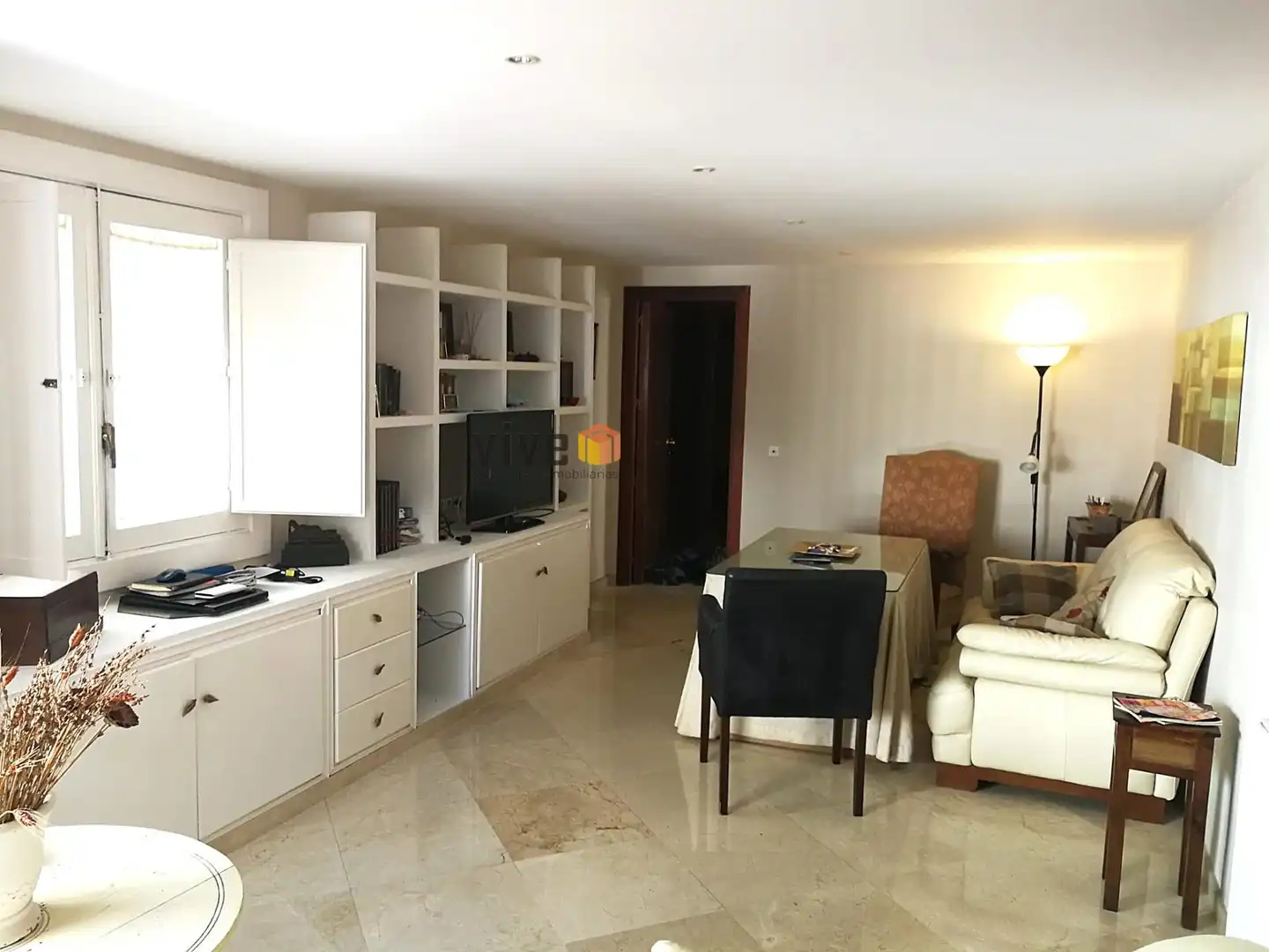 Living room of Flat for sale in Sevilla  with Air Conditioner, Heating and Furnished