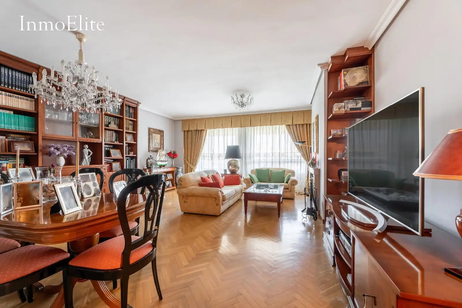 Sala de estar de Piso en venta en Pozuelo de Alarcón con Aire acondicionado, Calefacción y Parquet