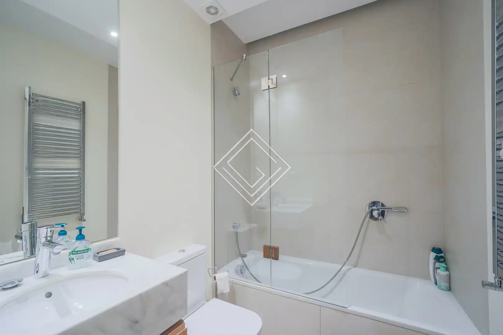 Badezimmer von Wohnung zur Miete in Madrid mit Klimaanlage, Heizung und Haustiere erlaubt
