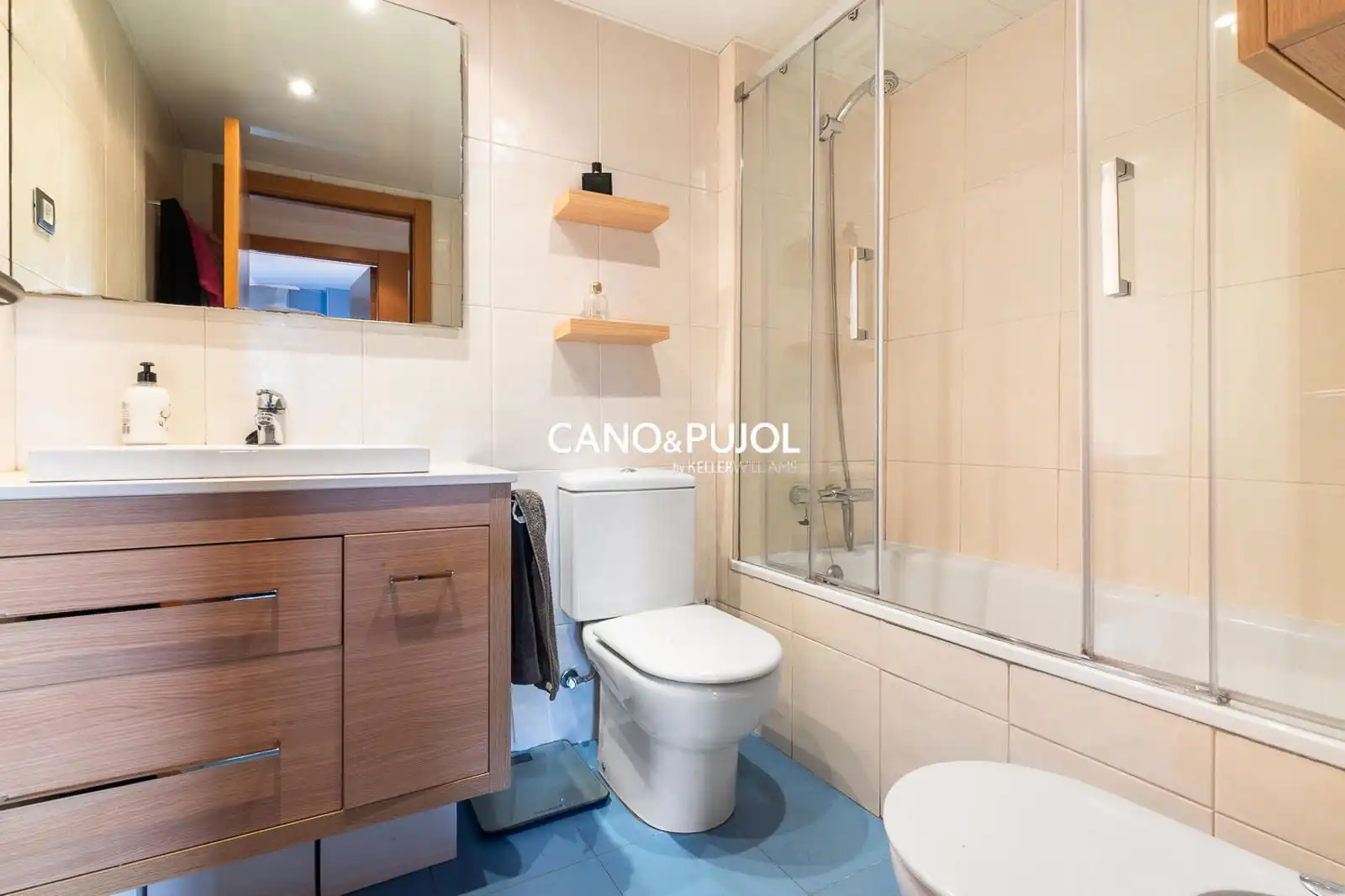 Bathroom of Flat for sale in Sant Cugat del Vallès  with Heating, Terrace and Storage room