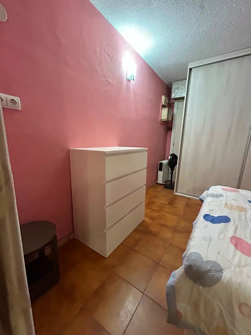 Dormitori de Estudi en venda en Santa Coloma de Gramenet amb Alarma